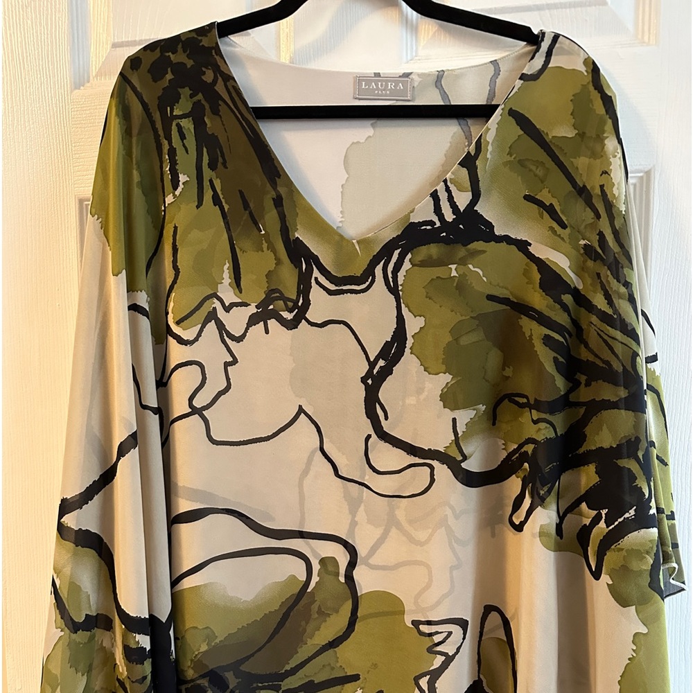 Laura plus poncho top